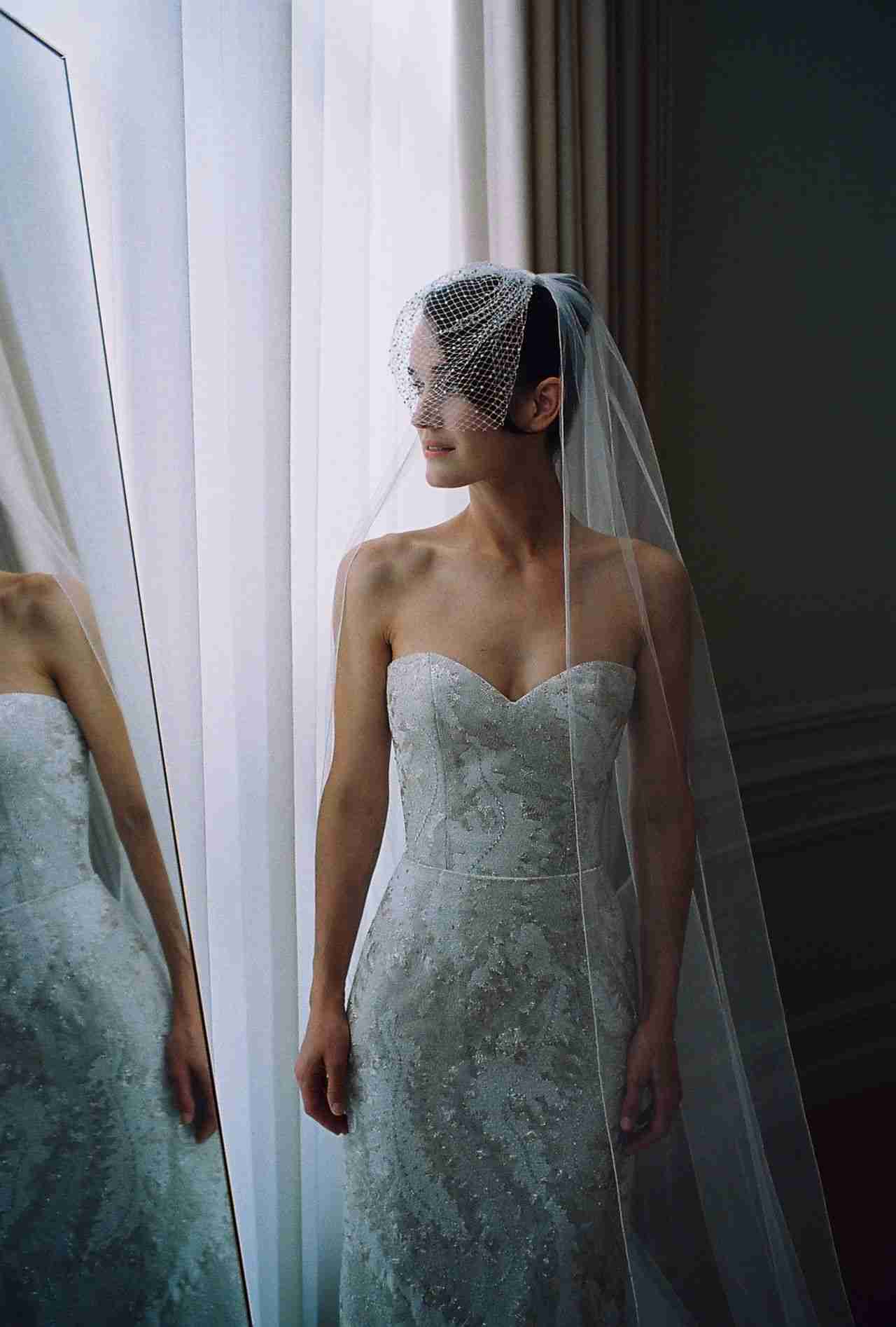 米人気女優クロエ・グレース・モレッツ、モデルと同性婚を発表　ウェディングドレス姿を公開