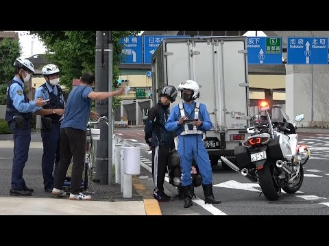 一時不停止で検挙された外国人が警察官に激怒！！！違反切符を奪い交機の目の前で破り捨てる決定的瞬間！！！
