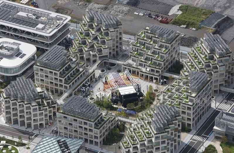 トヨタの次世代都市「ウーブン・シティ」が開業　街全体が実証実験場