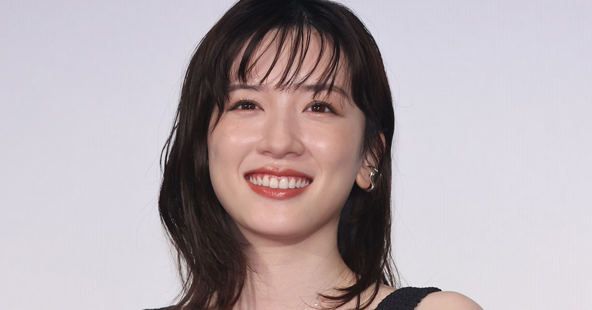 永野芽郁　坂口健太郎と“三角関係”報道にも焦りゼロ！清純派路線を諦め取り組む「驚きの自分磨き」 | 女性自身