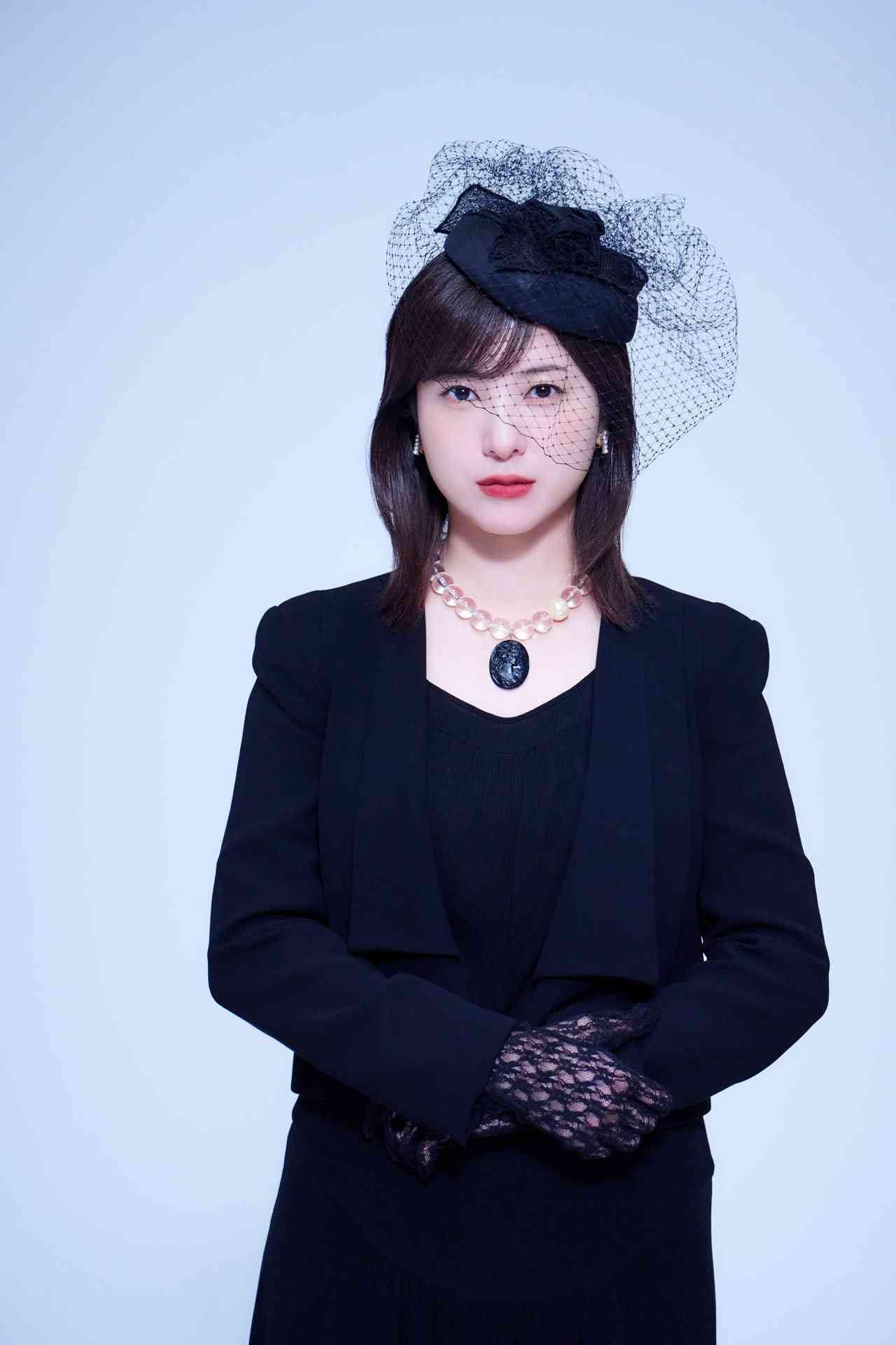 他人の告別式に紛れ込む女…蓬莱竜太の新作群像劇「シャイニングな女たち」主演は吉高由里子
