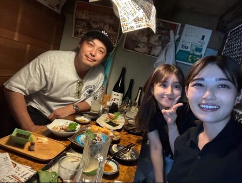 アルコ＆ピースの平子祐希が「心霊写真」疑惑に言及、自身アップの写真に「指が数本…」指摘相次ぎ経緯説明