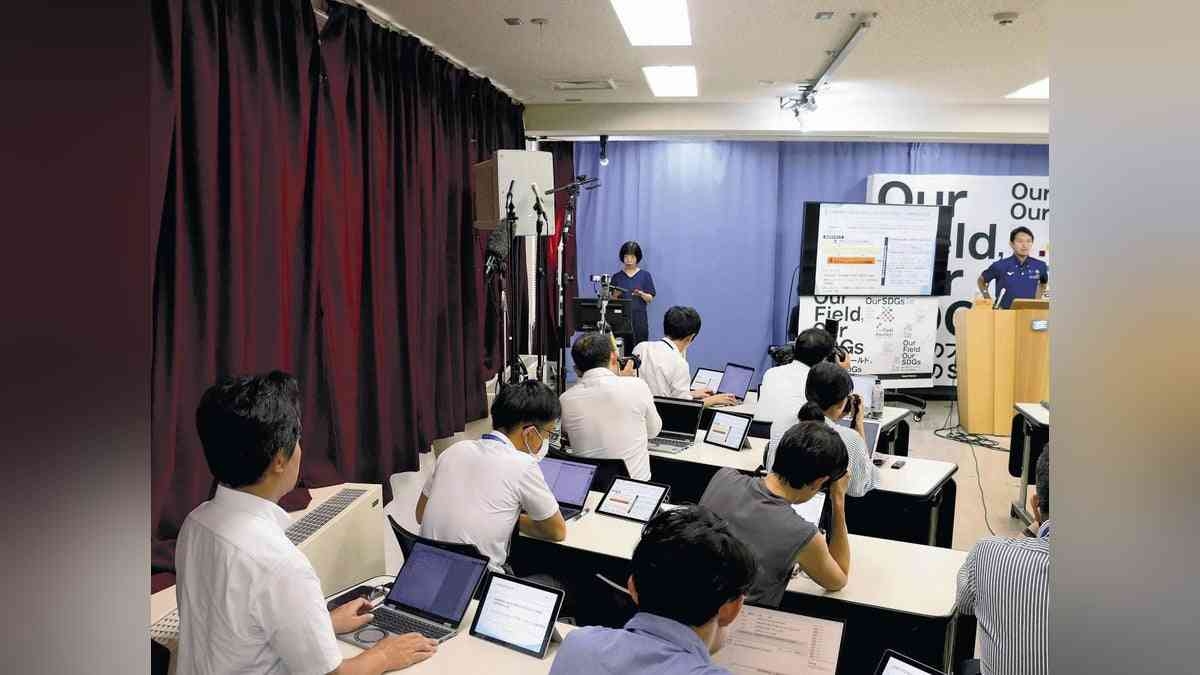 兵庫県庁記者会見室の窓に防音シート…斎藤元彦知事会見時のデモが定例化、窓の外から拡声機で「辞めろ」