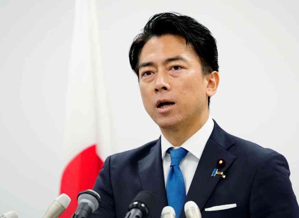 【ポスト石破】悲報「カンペをガン見ｗ」小泉進次郎氏会見　ツッコミ殺到「カンペ見すぎｗ」「何回チラ見するんだｗ」「進次郎！下を見るな」得意分野→キリッ！　不得意分野→うつむく