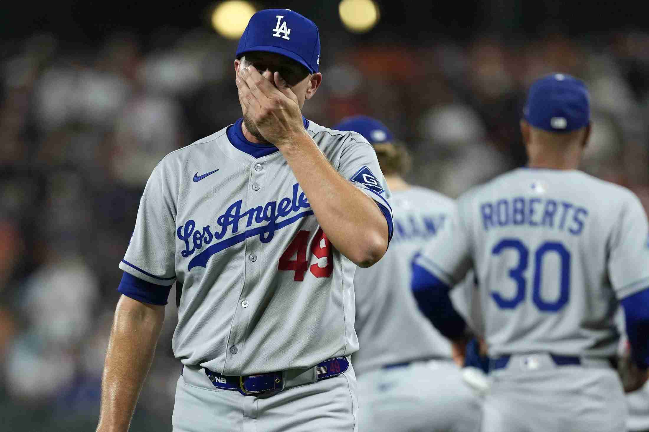 山本由伸の“快投”を「俺がぶち壊した」　勝利まで一死なのに自滅したド軍37歳右腕が悪夢の投壊に意気消沈「ヤマは最高だった」（CoCoKARAnext） - Yahoo!ニュース