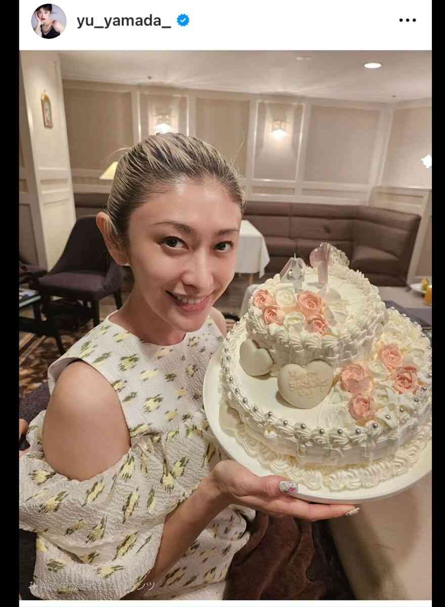 山田優 黒木メイサ、アンミカらとの豪華バースデーショットを大量投稿!「いつも奇麗で素敵」の声