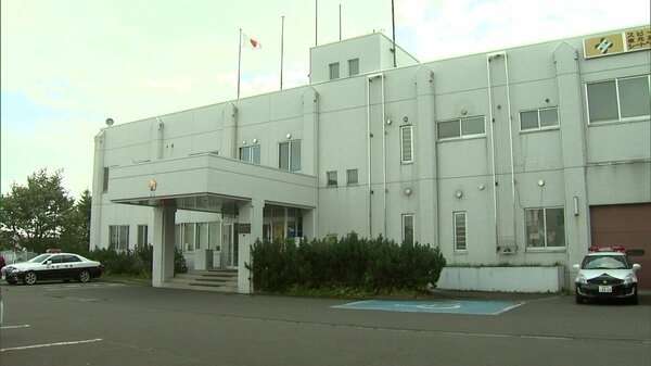 【誰かが部屋にいる】未明に帰宅した20代女性が室内の異変に気付く→近所に住む上司に相談→上司が「部下の女性宅に人が入っているかもしれない」と通報→付近で不審な43歳男が見つかり逮捕〈北海道弟子屈町〉｜FNNプライムオンライン