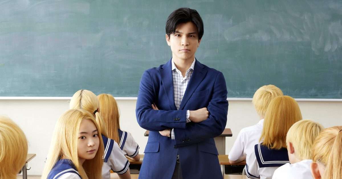岩田剛典が“ダサい教師” に大変身!?映画『金髪』前代未聞の大騒動を切り取った場面写真9点解禁 – THE FIRST TIMES