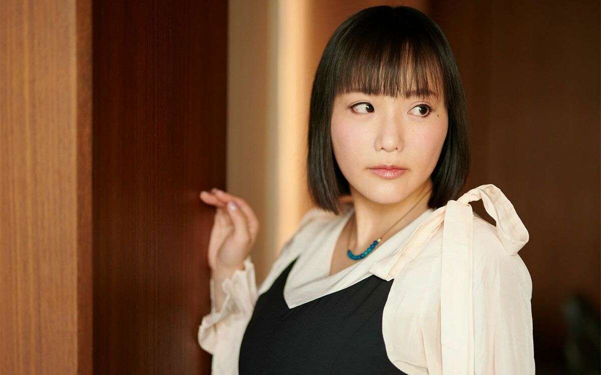 青学卒のエリート新聞記者→セクシー女優に転身して大活躍…澁谷果歩の“意外すぎるデビュー前” | 文春オンライン