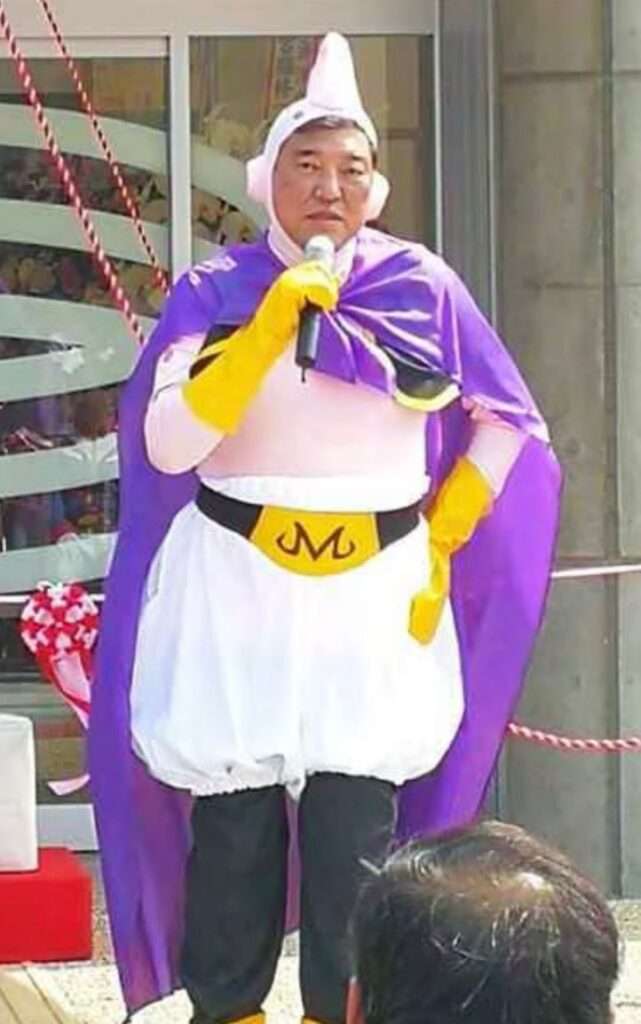 悠仁さまの成年を祝う昼食会での石破首相の乾杯マナーが物議、専門家も「口をつけるのが早すぎた」