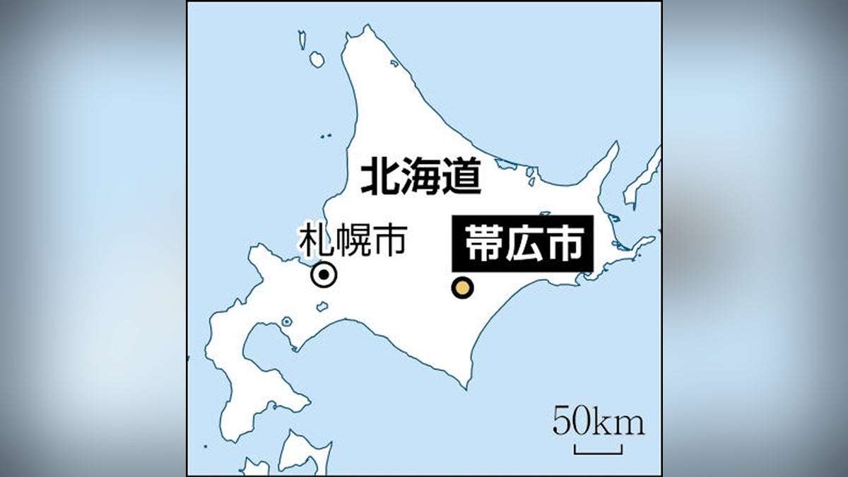 全裸で奇声上げ走り回っていた３２歳女性、警察官が路上に押さえつけた後に意識失う…搬送先病院で死亡 : 読売新聞