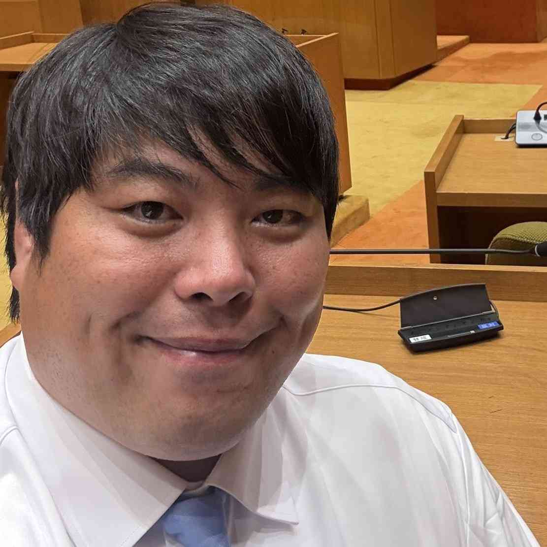 〈市長に暴言で口頭注意〉へずま市議を批判したら1日100件の無言電話を受けた市議「へずま氏は新人研修に参加せず勉強不足」「子どもの安否が心配とＤＭが…脅迫と受け取りました」（集英社オンライン） - Yahoo!ニュース