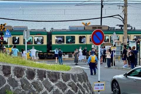 公園で全裸、民家の敷地で排泄…「スラムダンク聖地」に訪日客殺到、中国の大型連休「国慶節」前に対策求める声（弁護士ドットコムニュース） - Yahoo!ニュース