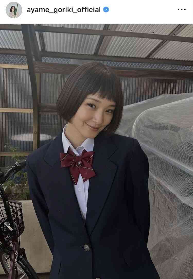 剛力彩芽、前髪ぱっつんのＪＫ制服ショットが話題「今でも違和感ないのさすが」「似合ってて可愛すぎる」 - スポーツ報知