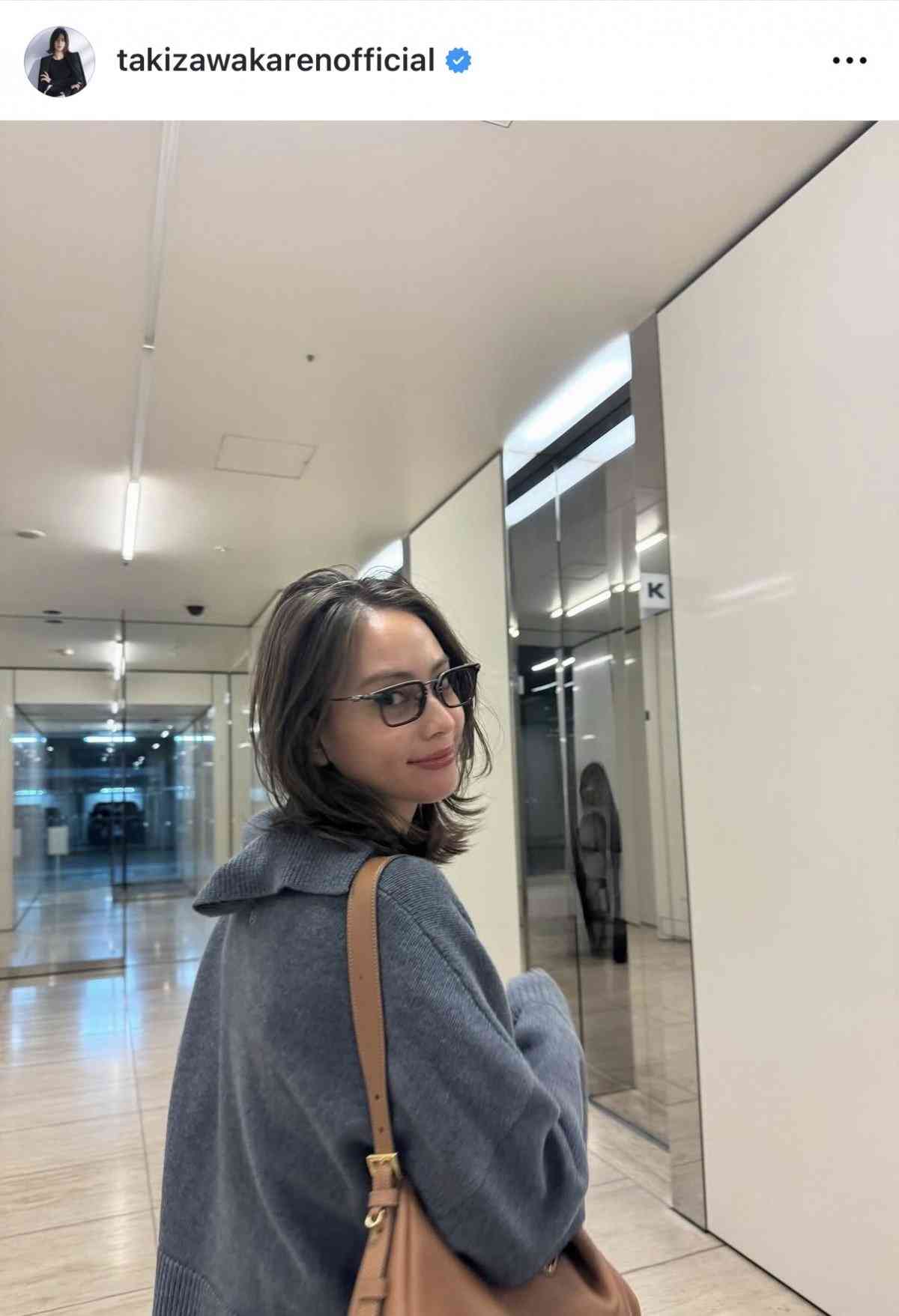 第1子出産・滝沢カレン、産後約2ヶ月で“仕事復帰” 滝沢ワールド全開で秋服楽しむ“ママコーデ”を紹介