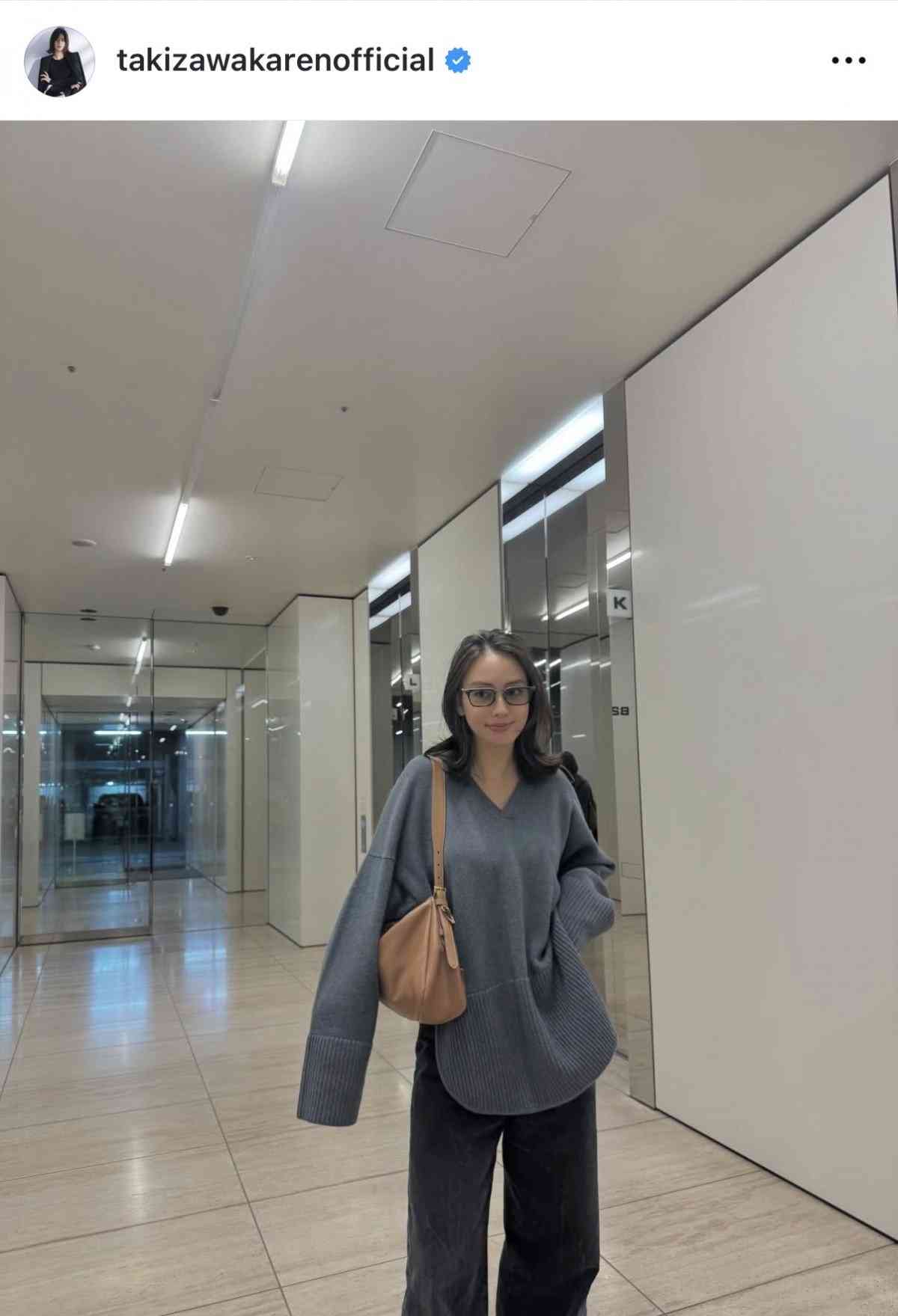 第1子出産・滝沢カレン、産後約2ヶ月で“仕事復帰” 滝沢ワールド全開で秋服楽しむ“ママコーデ”を紹介