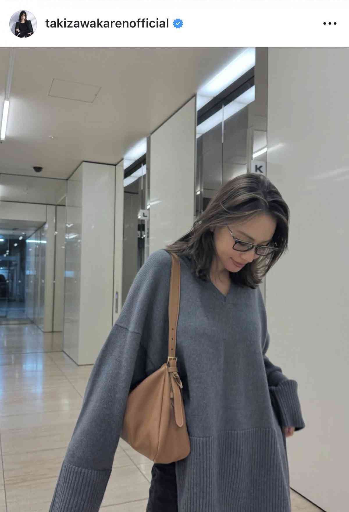 第1子出産・滝沢カレン、産後約2ヶ月で“仕事復帰” 滝沢ワールド全開で秋服楽しむ“ママコーデ”を紹介