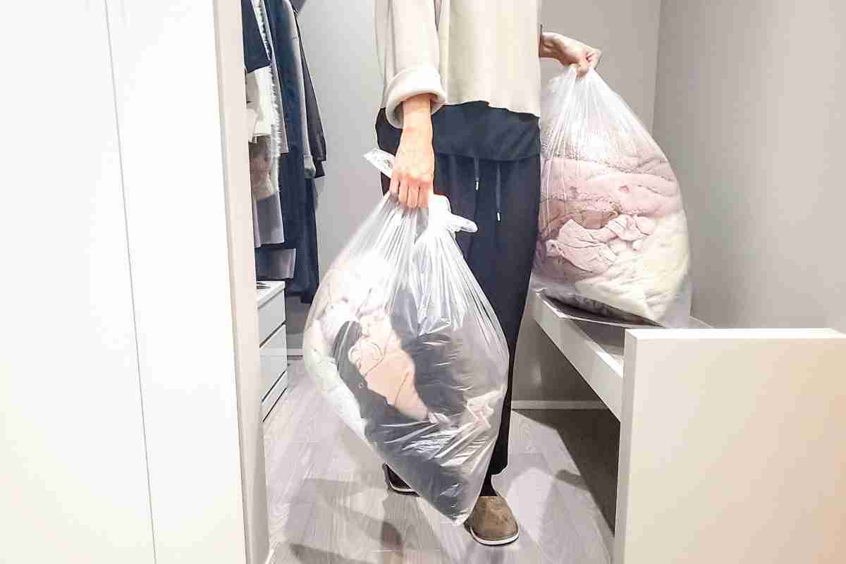 「本当に気持ち悪い…」ゴミ袋から女性用下着をあさる“下着救出界隈”の魔の手からどう身を守るか？ 「細かく切る」「回収サービス利用」…下着の正しい処分法とは | マネーポストWEB