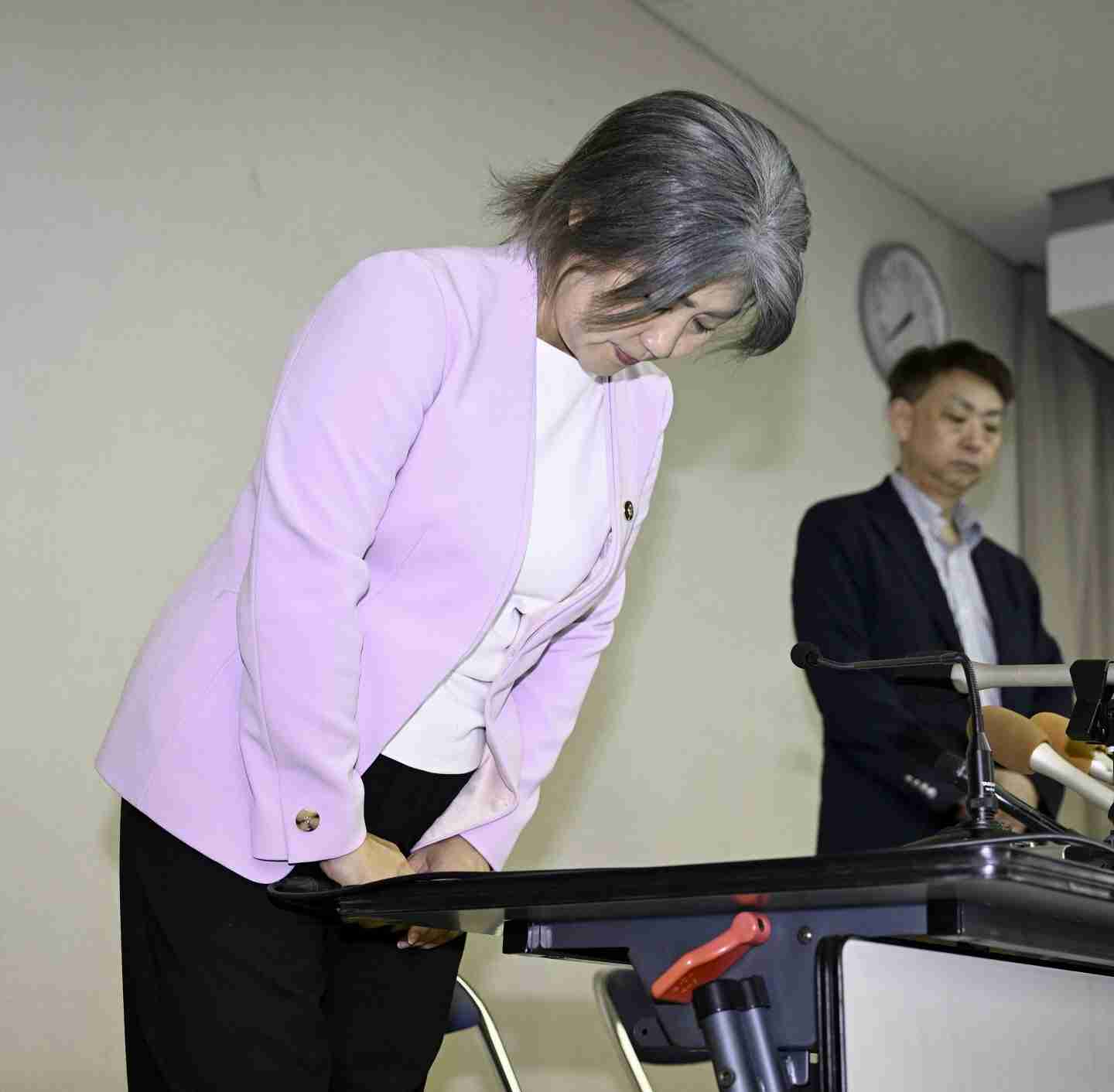 伊東市長、生放送で怒濤の卒業証書質問にぶ然「お話できない事を質問されてもお話しできません」（デイリースポーツ） - Yahoo!ニュース