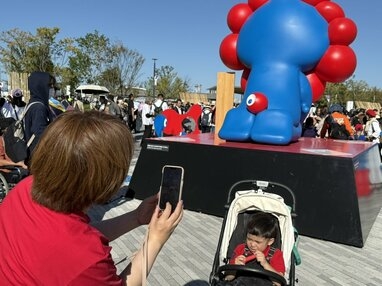 ミャクミャクのお尻「ミャクけつ」なぜ人気？万博会場で背後から撮る人続出！入手困難“おしりだけ”公式グッズ開発秘話 人々が魅了される理由を認知心理学者が分析