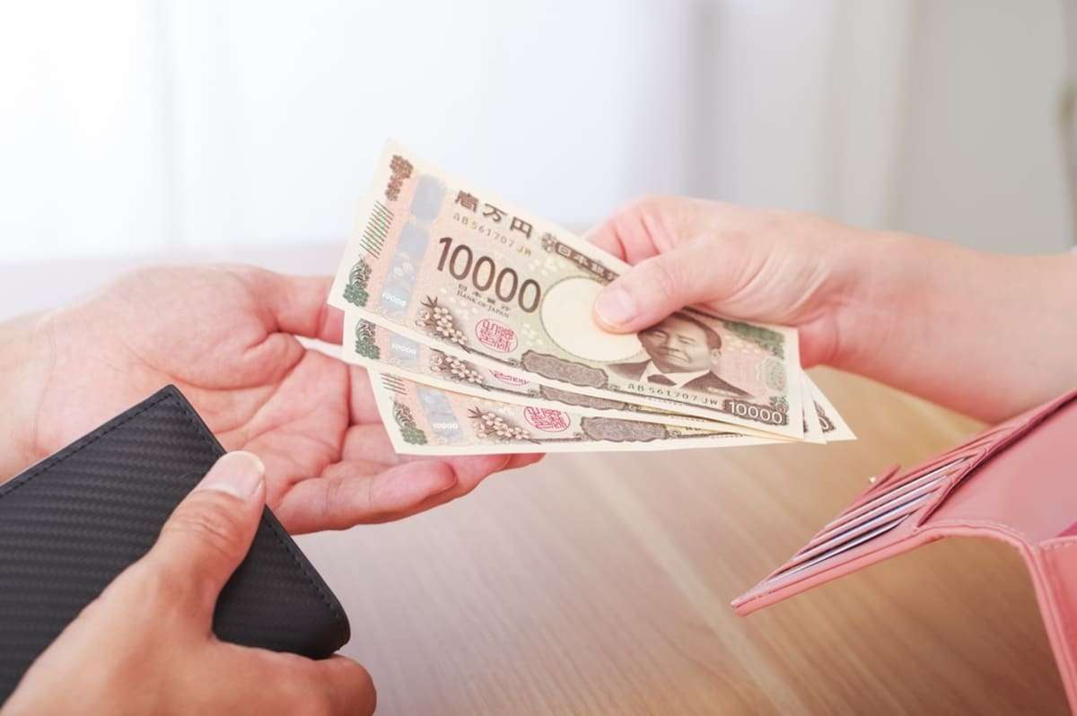 夫に“1日1000円”渡していますが、「ランチ代にもならない」と言われました。“お小遣い制”に疲れたとのことですが、夫婦で財布を別にしている人は多いのでしょうか？|ファイナンシャルフィールド|﻿その他家計