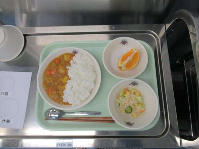 学校給食の質が下がり、教員が払う給食費は「1.5倍」に…手放しで喜べない“給食無償化”に現役教員が嘆き節