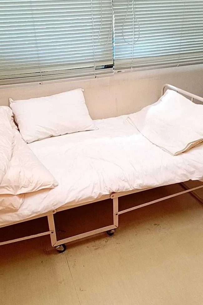 「ありえない」授乳室のベッドに男性職員…市庁舎での体験に女性絶句　市は謝罪も理解求める