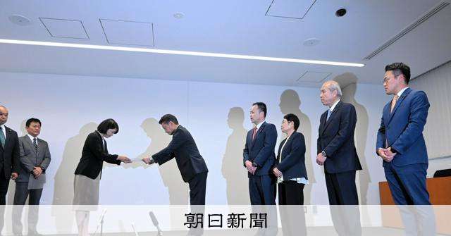 前橋市長に市議会が出直し選申し入れ　自民系、辞職勧告決議案も視野 [群馬県]：朝日新聞
