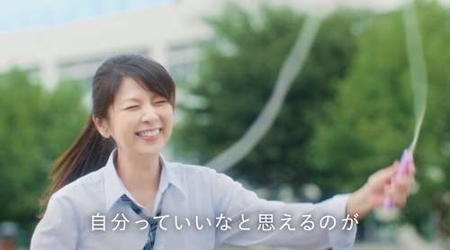 「57歳です」飯島直子、“数十年ぶり”制服姿も完璧な着こなし