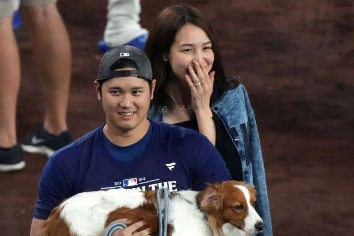 「歴史的快挙の女神様」大谷翔平の真美子夫人にも相次ぐ祝福　夫人会SNSに登場「ご家族でお祝いされてください」