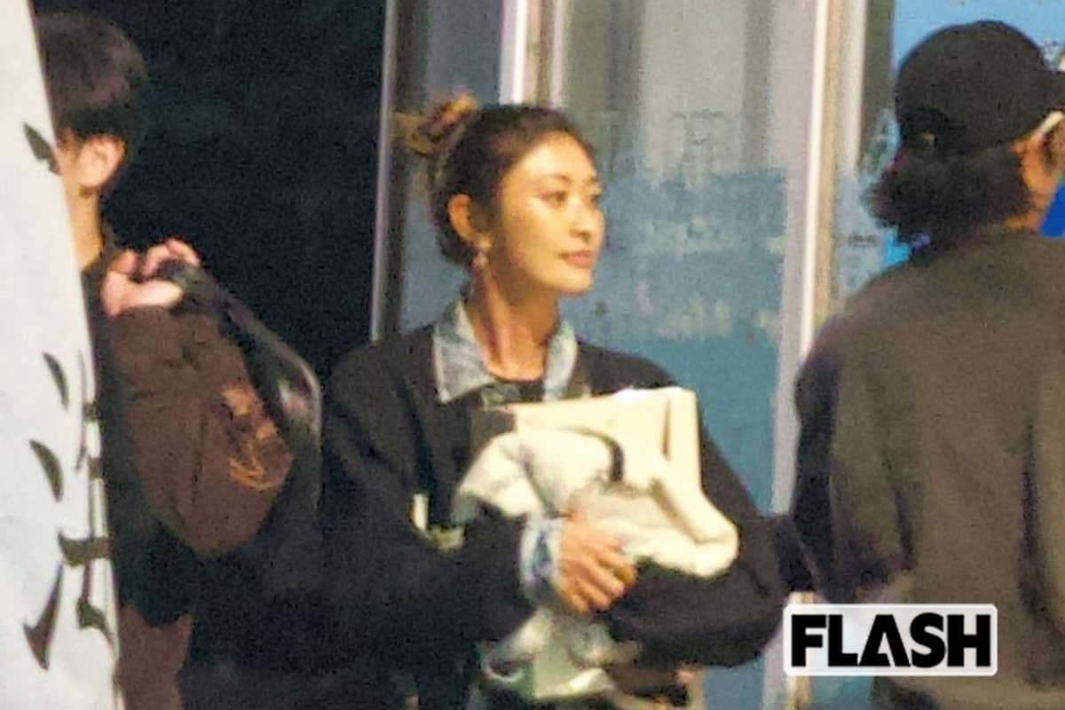 山田優、弟の「週5で子育てヘルプ」発覚で “育児に奔走” イメージが失墜…疑われた小栗旬の “妻まかせ” 体質 | Smart FLASH/スマフラ[光文社週刊誌]