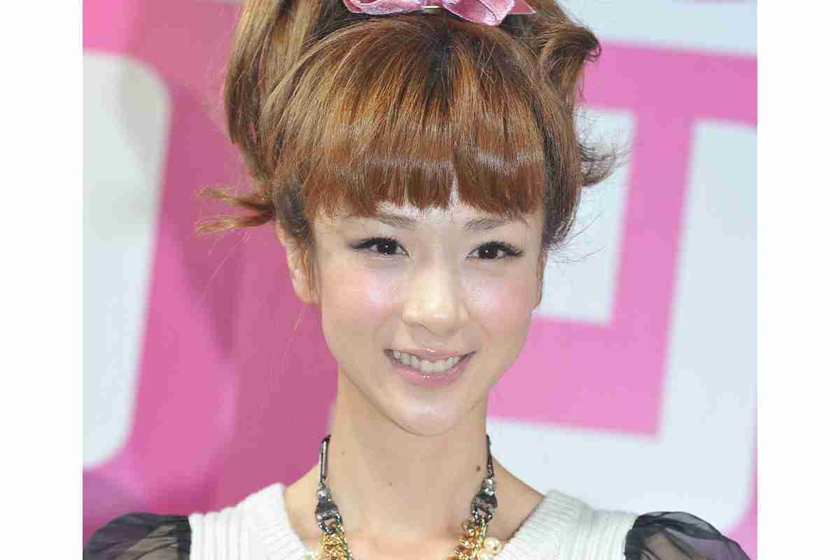 《グラドル妻・ほしのあきの献身》耐え続けた「若手有望騎手をたぶらかした」評　夫・三浦皇成「悲願のG1初制覇」の裏で…13歳年上妻の「ベッドで手を握り続けた」寄り添い愛｜NEWSポストセブン