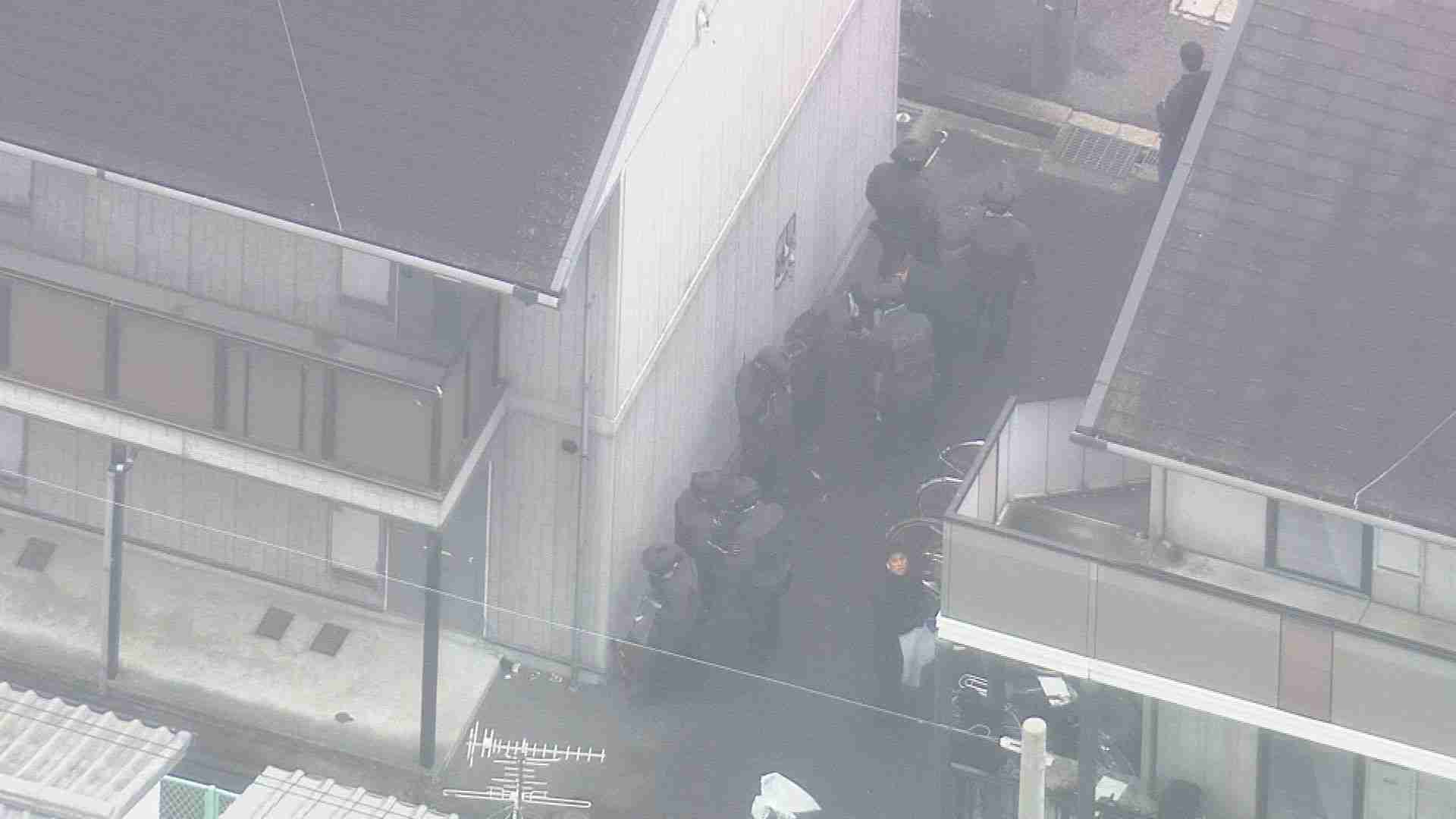 【速報】約15時間立てこもり・・・大阪・枚方市の集合住宅の一室に48歳の男が内縁の妻人質に籠城か　監禁の疑いで男を現行犯逮捕　女性にけがなし（ABCニュース） - Yahoo!ニュース