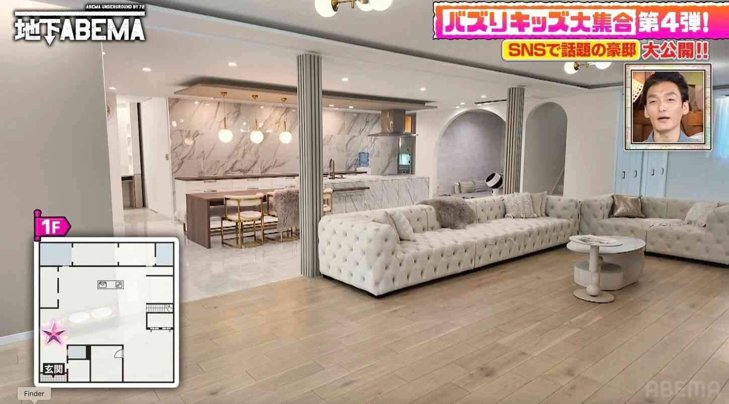 小学生ギャル(10歳)、100坪・8SSLDKの自宅豪邸を公開「高級車が10台買えるくらいの値段」50畳以上のリビング&キッチンに驚きの声「やばい」「何だよこれ!」