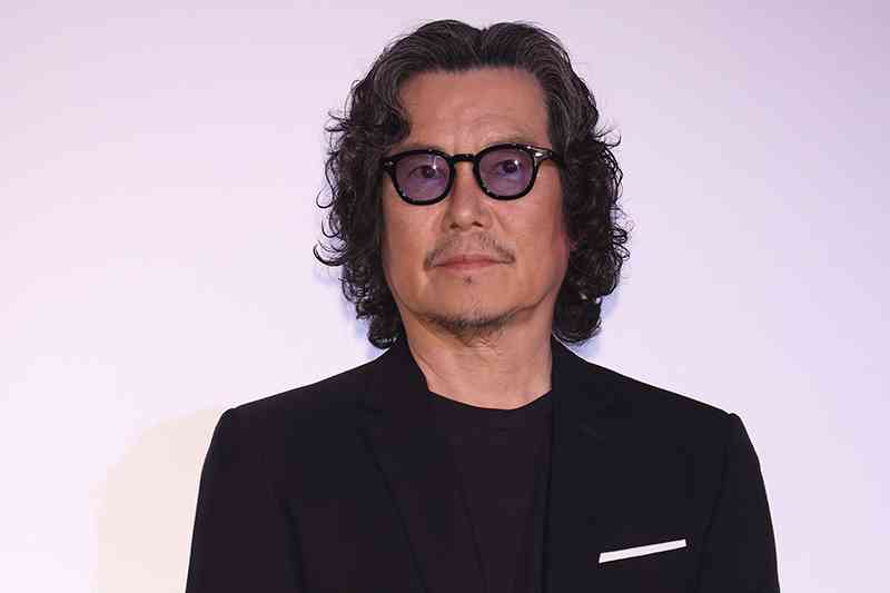 《『地面師たち』続編の撮影は延期》豊川悦司が“坊主頭”で病魔と闘う決意表明か 9月に極秘入院、髪が抜ける症状出るも自ら髪をそり上げる