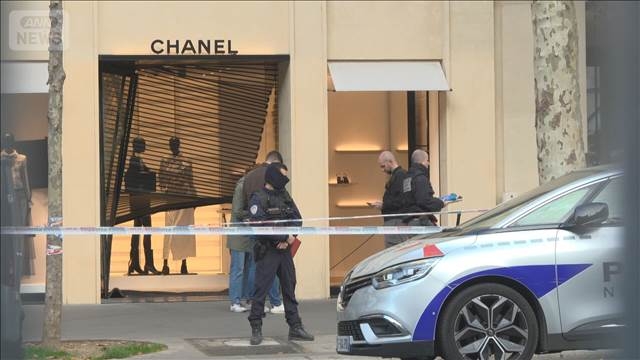パリのシャネル店舗に窃盗団が車で突っ込む　数分間でバッグなど大量の商品を盗み逃走（テレビ朝日系（ANN）） - Yahoo!ニュース