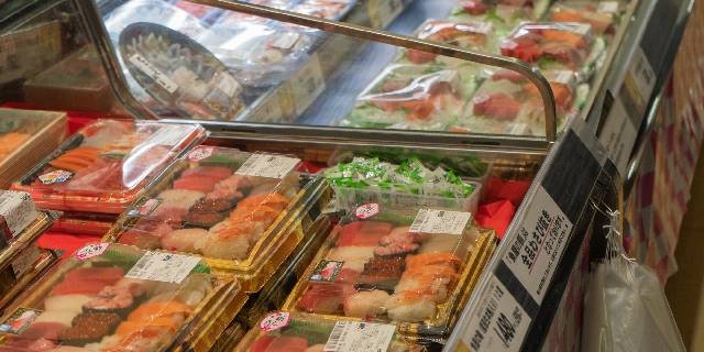ATM無料封筒だけじゃない…スーパーの「わさび・しょうゆ」も大量持ち去り→転売？　「窃盗罪成立の可能性も」弁護士が法的リスク指摘 | 弁護士JPニュース