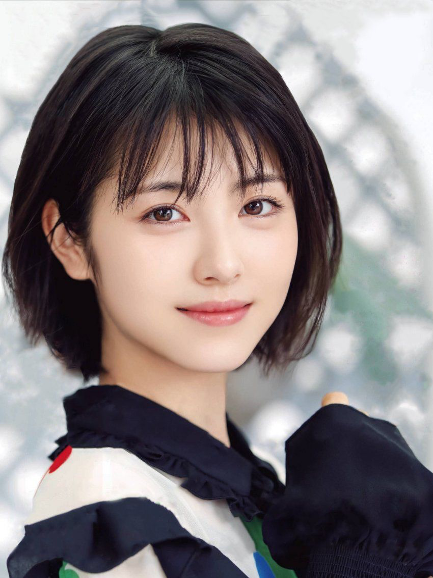 総額は3億5000万円！　整形美女・ヴァニラが明かす“トラウマ級”の凄絶手術　「頭皮をめくって人工の骨をおでこに…」　脂肪を溶かす注射は「月に200万円かかる」