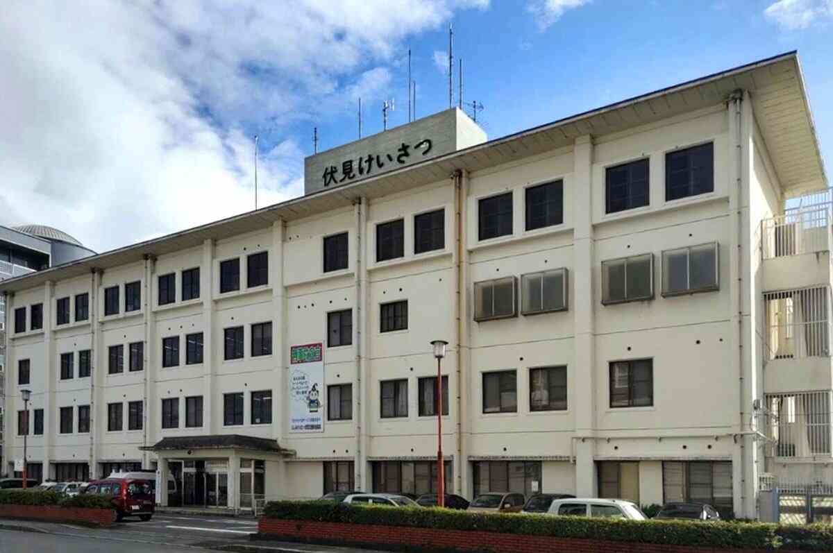元警察官が「警官なりすまし」詐欺未遂か　容疑で逮捕、スマホに警察手帳？画像【独自】｜京都新聞デジタル　京都・滋賀のニュースサイト