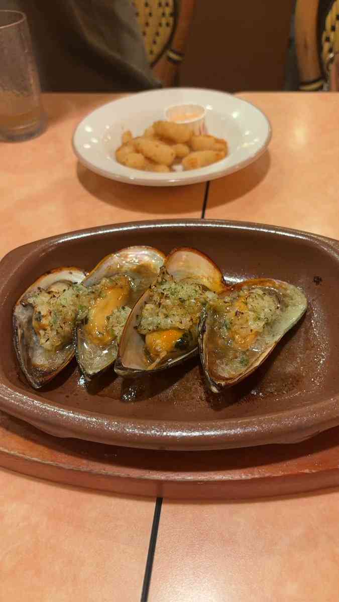 サイゼリアの「ムール貝」から“高級お宝“を発見!→「ラッキーすぎる!」「一攫千金ですね」と驚愕の声