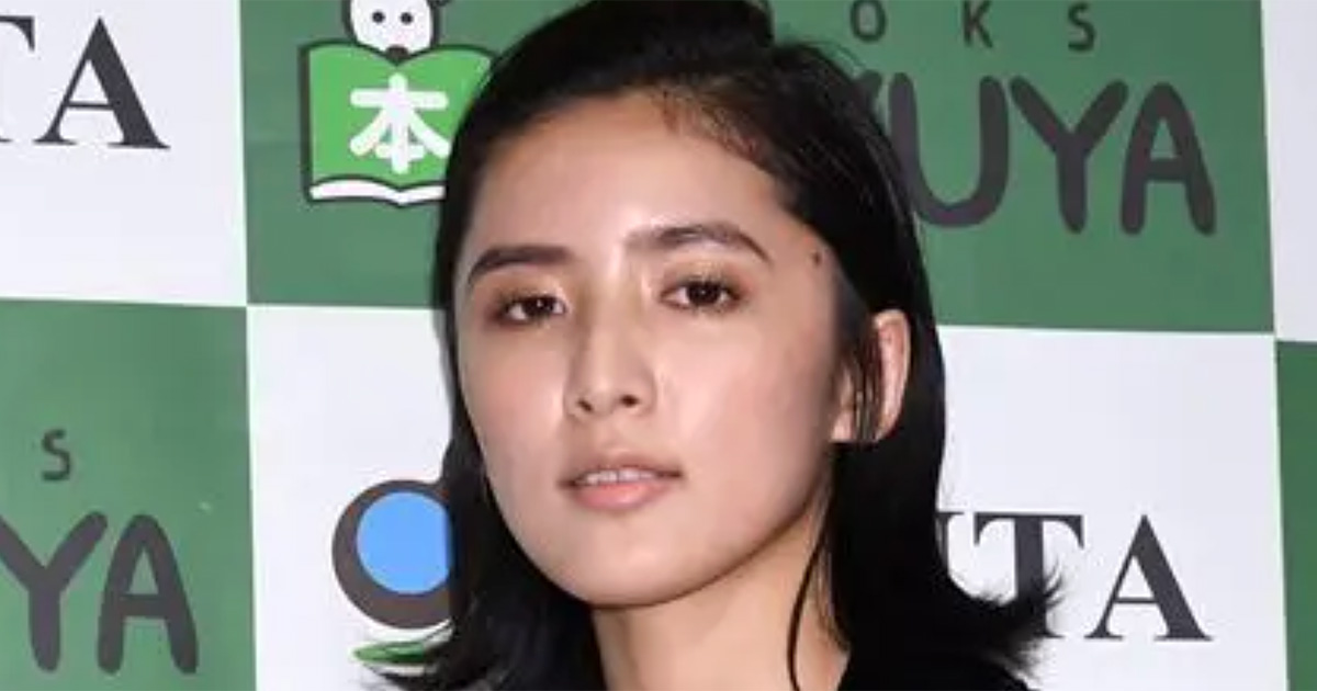 「桔梗と蘭…？」元E-girls藤井萩花　電撃離婚後の“激変へそピタトゥー姿”公開にファン衝撃…元夫の“妻の顔タトゥー”を思い出す声も | 女性自身