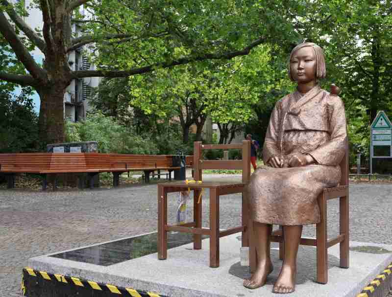 ベルリンの「少女像」、区が撤去　設置団体が応じず強制執行（毎日新聞） - Yahoo!ニュース