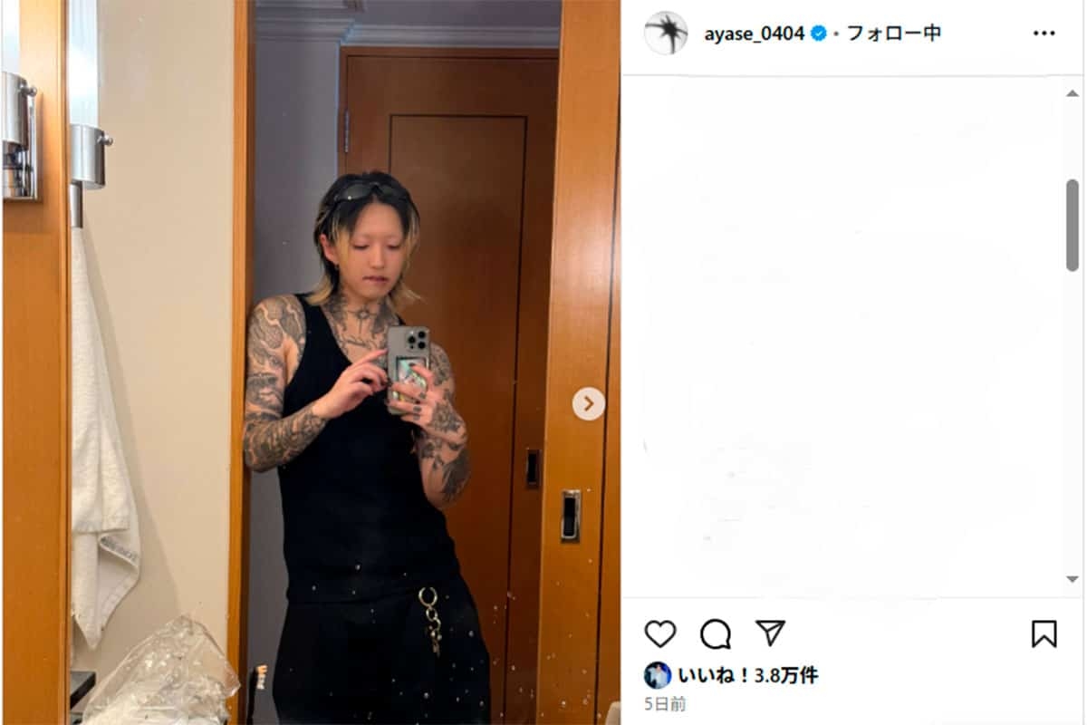 YOASOBI・Ayase、指まで“びっしりタトゥー”に広がる衝撃…「素朴イメージ」から激変した“分岐点”とは