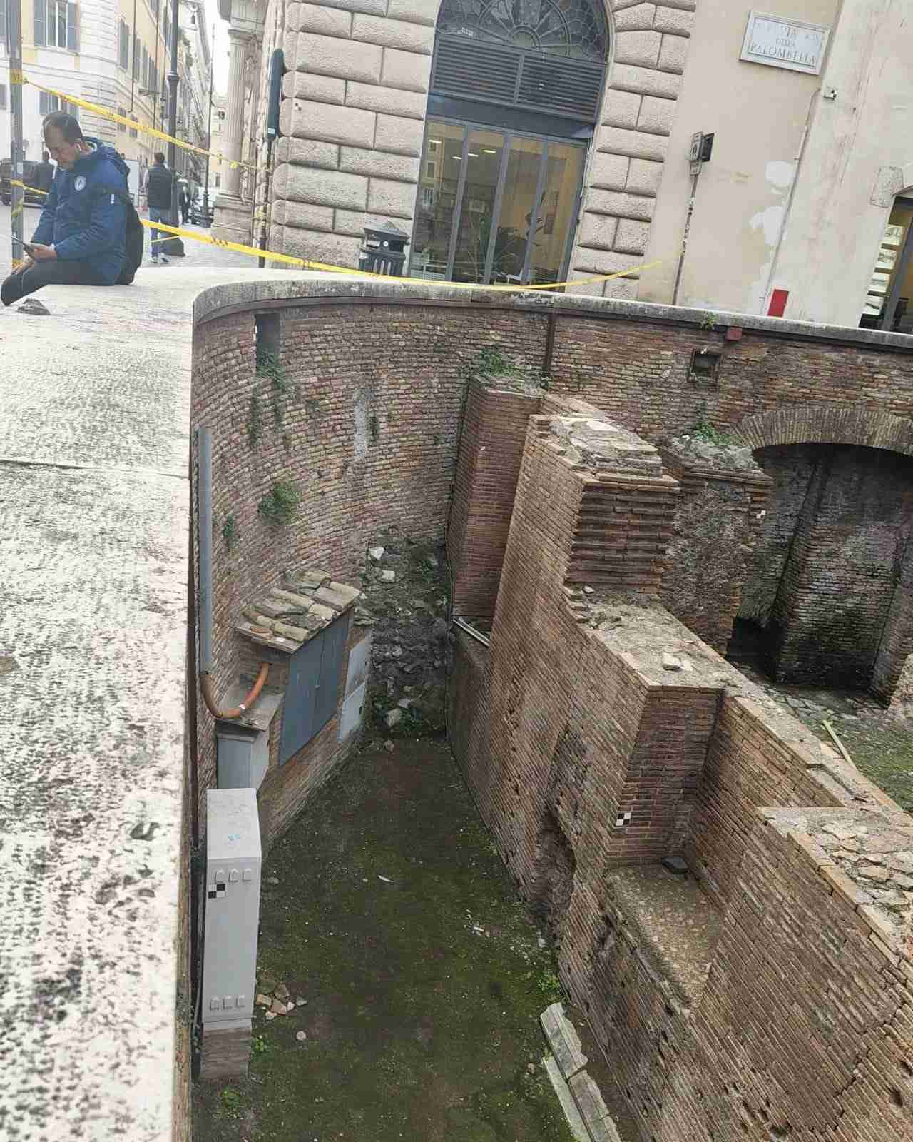 ローマ遺跡で転落、邦人死亡 観光客男性、7メートル下と報道