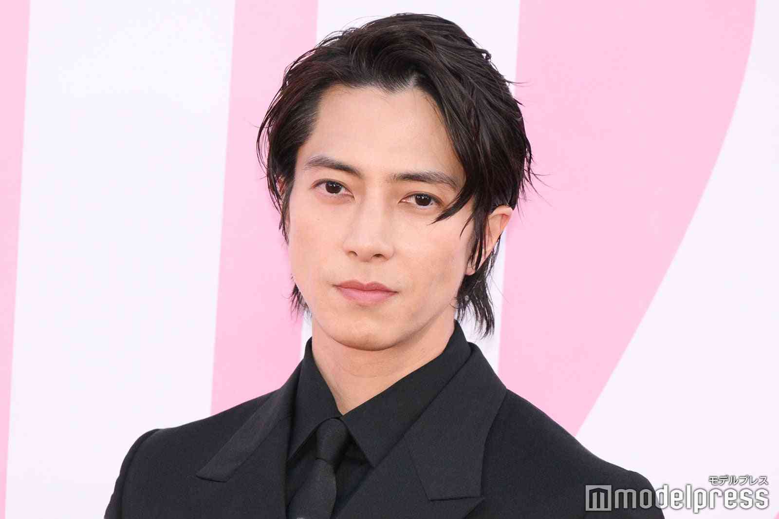 山下智久、教習所での証明写真公開「爆イケすぎて2度見した」「レベチすぎてびっくり」と反響 - モデルプレス