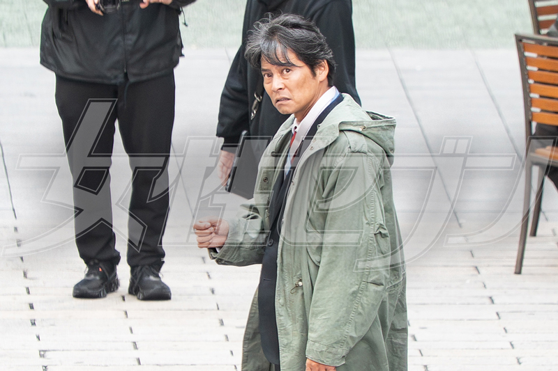 《出産直後の趣里を抜擢！》14年ぶり『踊る大捜査線』新作映画の撮影で織田裕二が歌舞伎町を疾走！女性刑事役で趣里が出演、すみれを思わせるキャラか  (1/1)| 女性セブンプラス