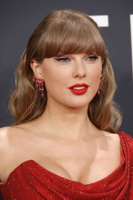 テイラー・スウィフト、顔の表情が固まった動画に整形疑惑浮上「ボトックスしすぎ」「眉リフト」SNSで憶測 (ELLEgirl) - Yahoo!ニュース