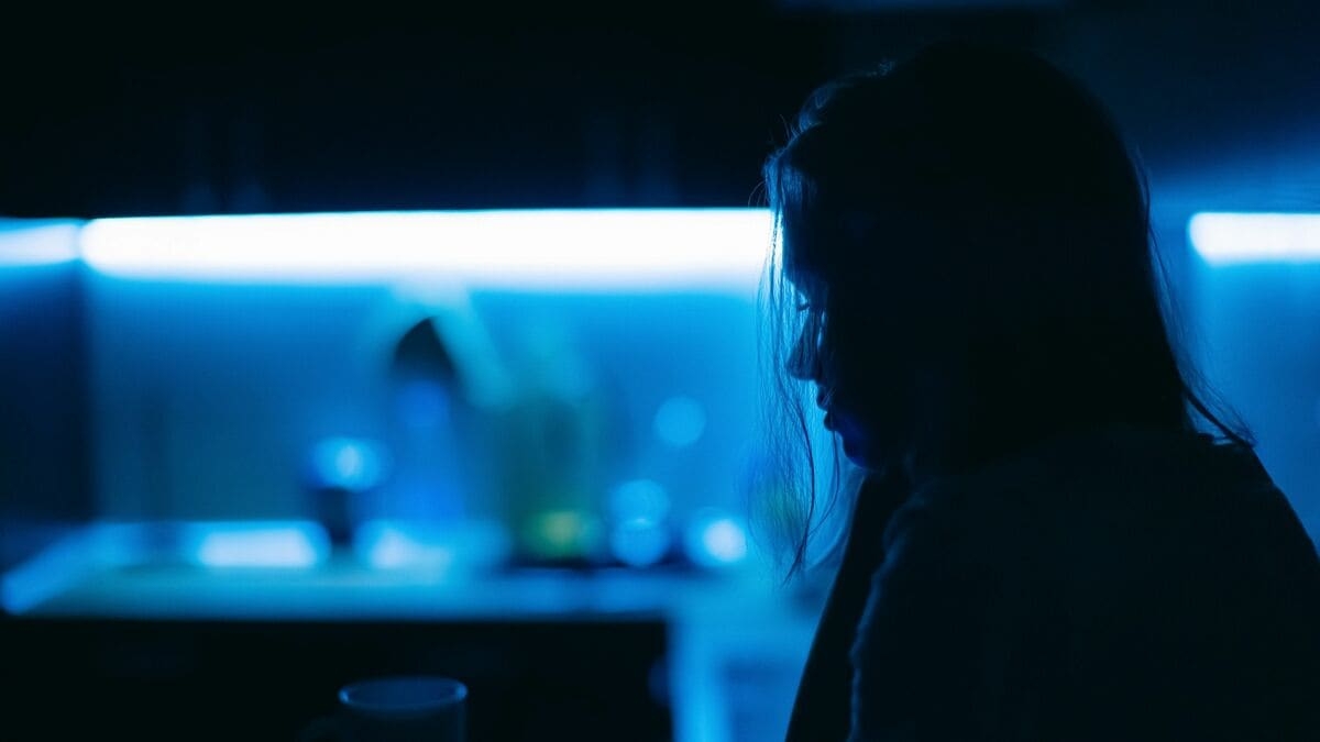 休み=映画､旅行､友人では逆効果…成果と努力に追われる日本人が｢半うつ｣から抜け出す休養の取り方 スマホを眺める休憩は息抜きにならない | PRESIDENT Online（プレジデントオンライン）