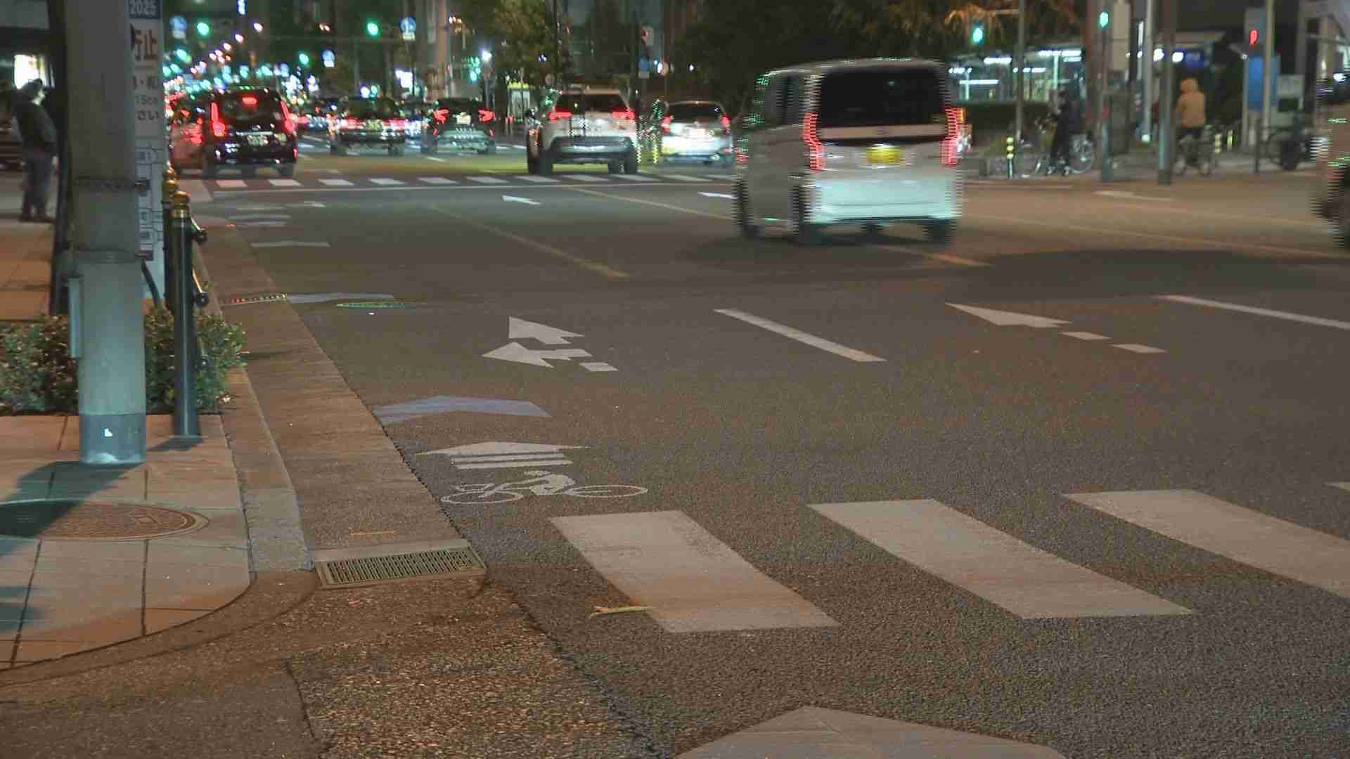 大阪市中央区東心斎橋堺筋で自転車に乗った１５歳の男子中学生と観光バスが接触　男子中学生が頭を強く打ち搬送先の病院で死亡　警察は観光バスの運転手を過失運転致傷の疑いで現行犯逮捕　大阪府警