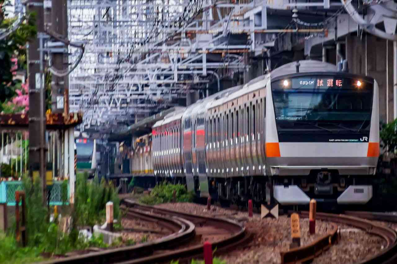 【運転士が走行中に喫煙】乗客200人を乗せて“喫煙”する運転士が物議「昭和ならまだしも」東武鉄道に聞いた見解は | 週刊女性PRIME